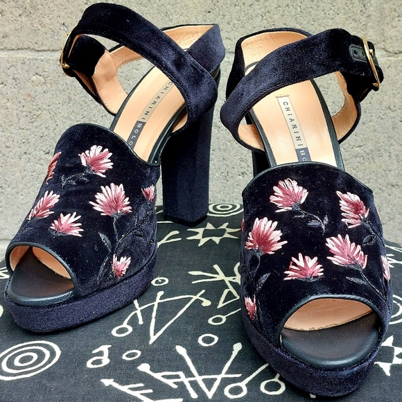 Elegant Black Embroidered Heels - Picture 10 of 15